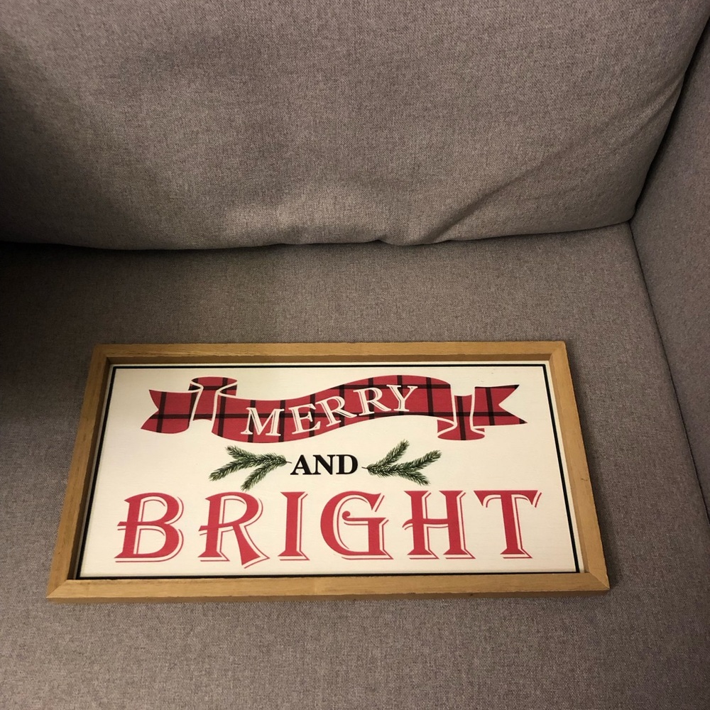 Merry and Bright sign wall hanging.